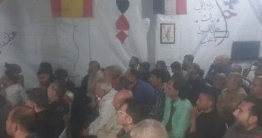 سكان غزة يتابعون قمة الأهلي والزمالك من خيم النزوح