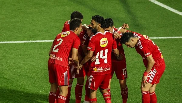 الأهلي يتألق ويهزم الزمالك بثلاثية في قمة الدوري
