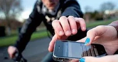 ضبط متهم بسرقة هاتف طبيبة في الجيزة