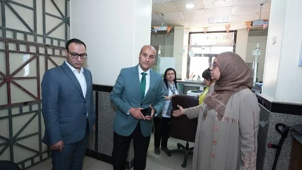 محافظ أسيوط يتفقد مكتب التصديقات والتوثيق الجديد