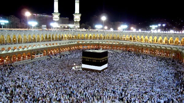 حكم العمرة والحج عن الغير وفق دار الإفتاء المصرية