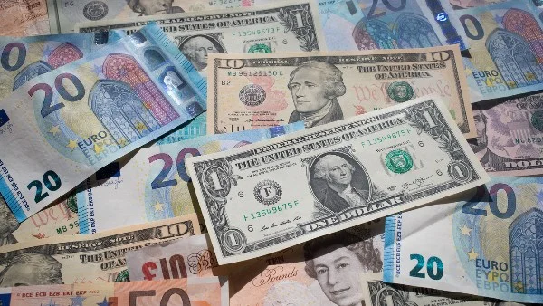 استقرار أسعار العملات الأجنبية مقابل الجنيه المصري