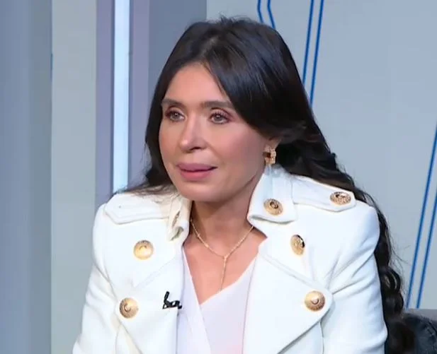دينا تتحدث عن الزواج والحياة من دون رجل