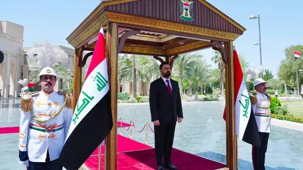 علي الزيدي يتسلم مهامه رئيساً للحكومة العراقية
