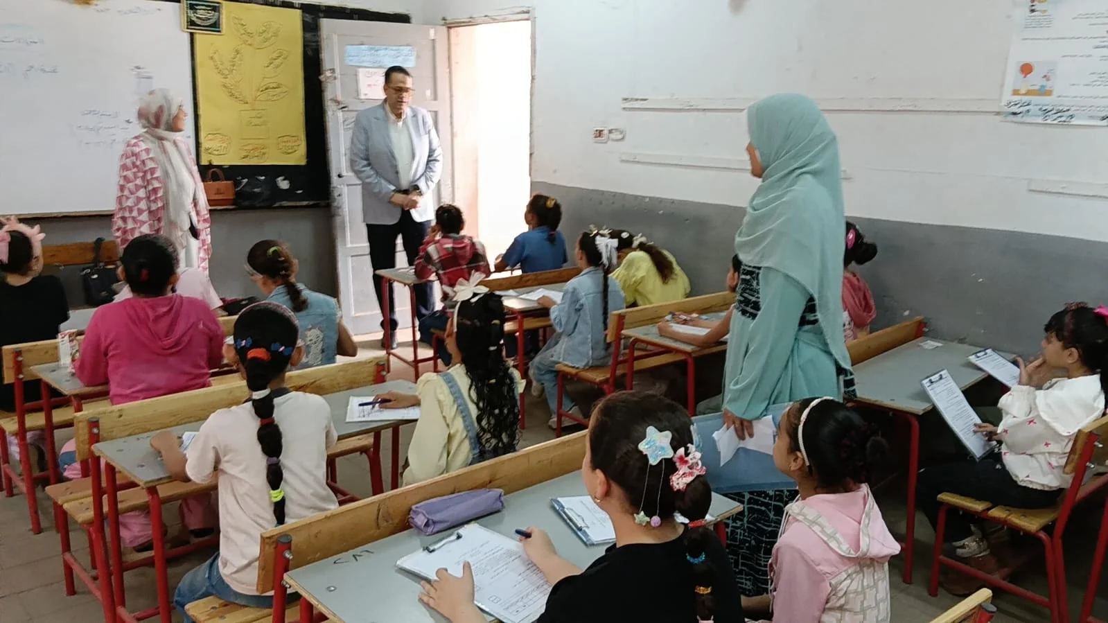 وكيل وزارة التعليم بالغربية يتفقد امتحانات النقل بطنطا