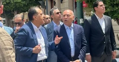 انفعال رئيس الوزراء بسبب توقف المرور خلال جولته
