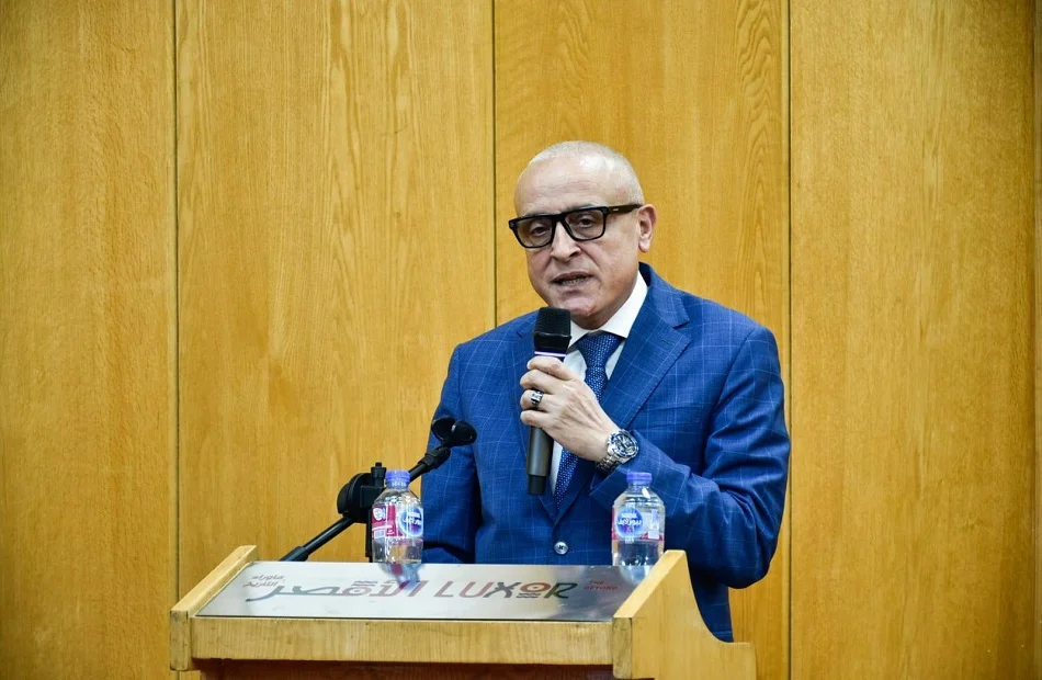 محافظ الأقصر يفتتح محطة صرف صحي في أصفون المطاعنة