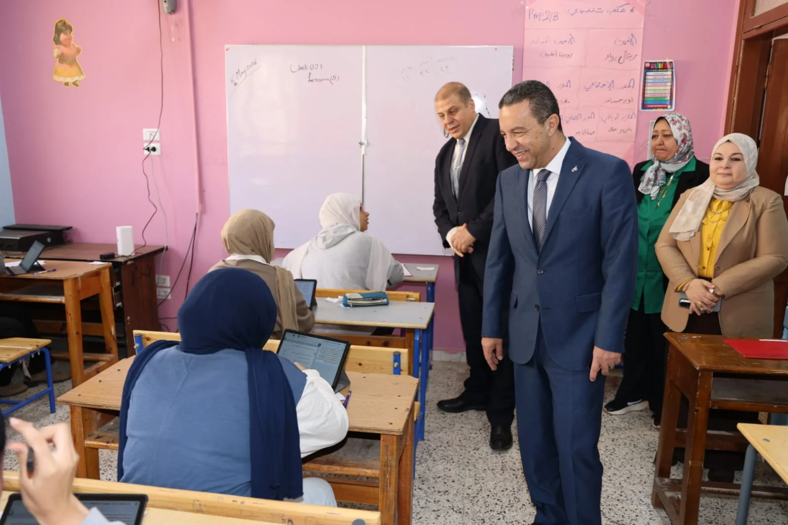 محافظ المنوفية يتفقد لجان امتحانات النقل بشبين الكوم