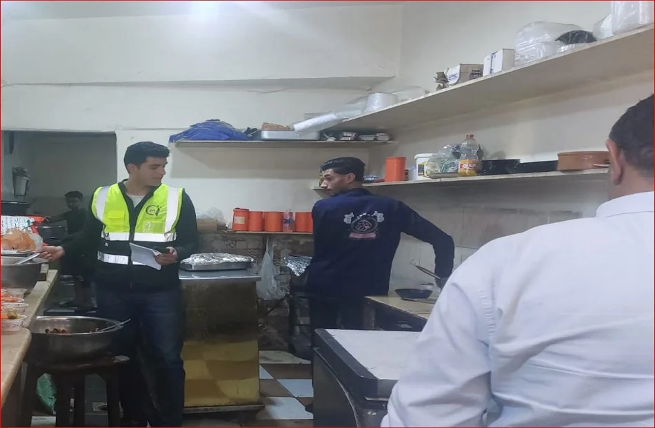 إعدام 305 كيلوات من الأغذية الفاسدة بالشرقية