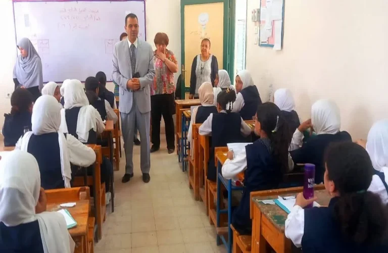 جولة تفقدية لوكيل تعليم أسوان في لجان الامتحانات