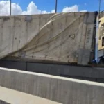 انقلاب سيارة محملة بالزلط على الطريق الزراعي