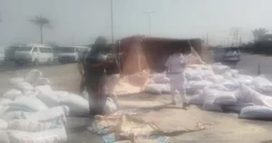 إعادة فتح الطريق الزراعي بقها بعد حادث انقلاب سيارة