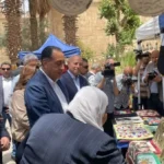مدبولي يتفقد سوق اليوم الواحد ومعرض الحرف التراثية