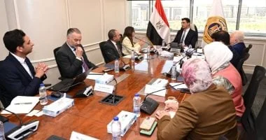وزير الصناعة يبحث خريطة طاقة شاملة للتوسع الصناعي