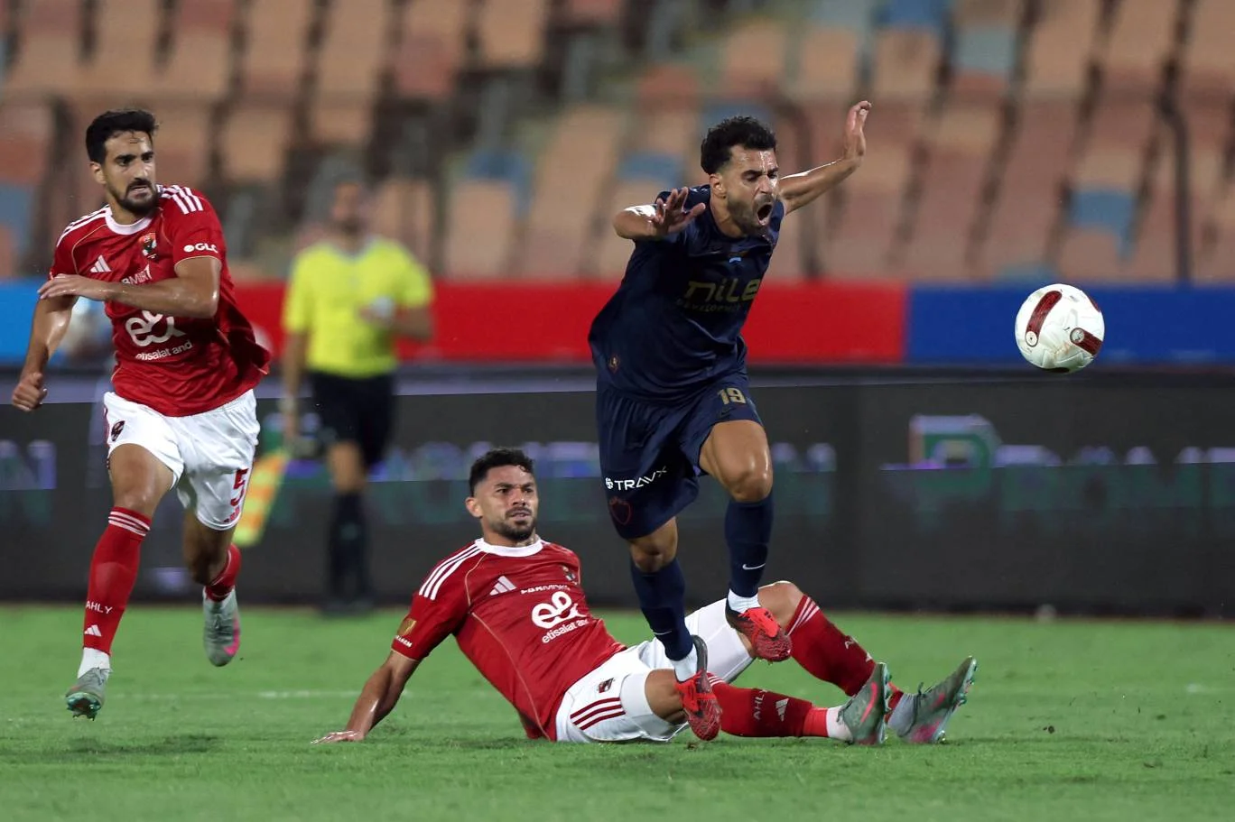 القمة 132: الأهلي والزمالك في مواجهة مصيرية بالدوري