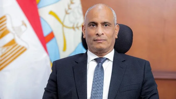 تقدير خاص لعمال كفر الشيخ في عيدهم