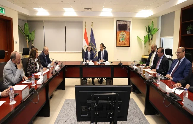 الشراكة بين وزارات الاتصالات والتخطيط والمالية لتعزيز التحول الرقمي