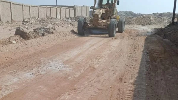بدء مشروع رصف طريق R1 في أبو رواش بالجيزة