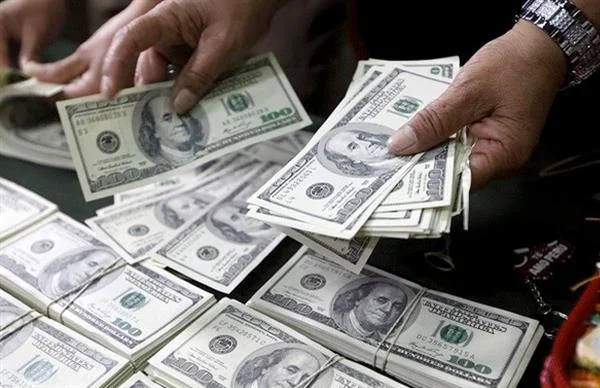 ضبط تجار عملة خارج السوق المصرفية