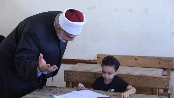 الأزهر يطور تعليم اللغة الفرنسية بالمرحلة الابتدائية