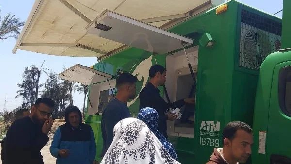 سيارة خدمات بريدية لصرف المعاشات بقرى دمياط