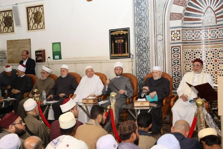 وزير الأوقاف يُجيز الحاضرين في "تاج العروس" في القاهرة