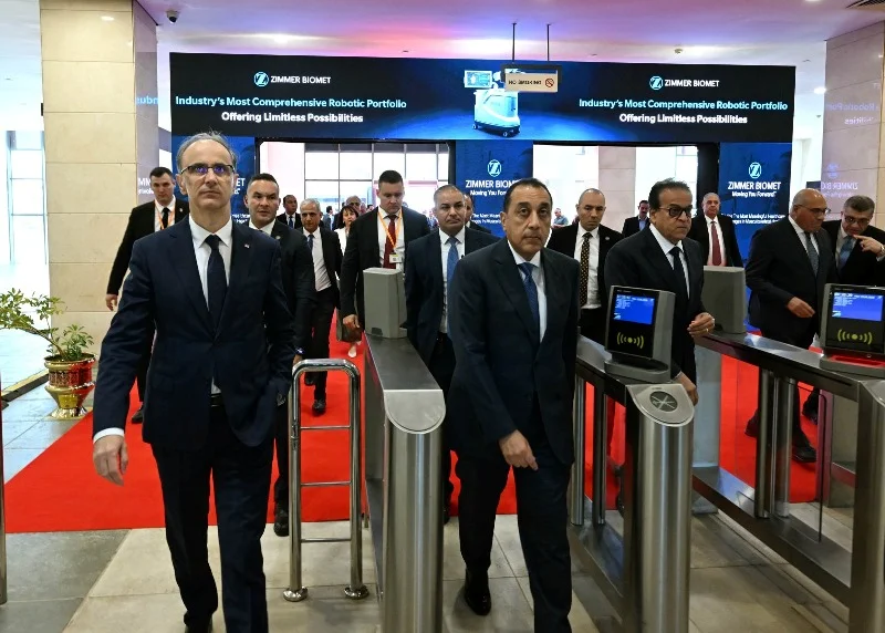 رئيس الوزراء يتفقد المعرض الطبي الإفريقي الخامس