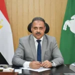 محافظ الشرقية يعاقب 16 موظفًا بسبب مخالفات إدارية