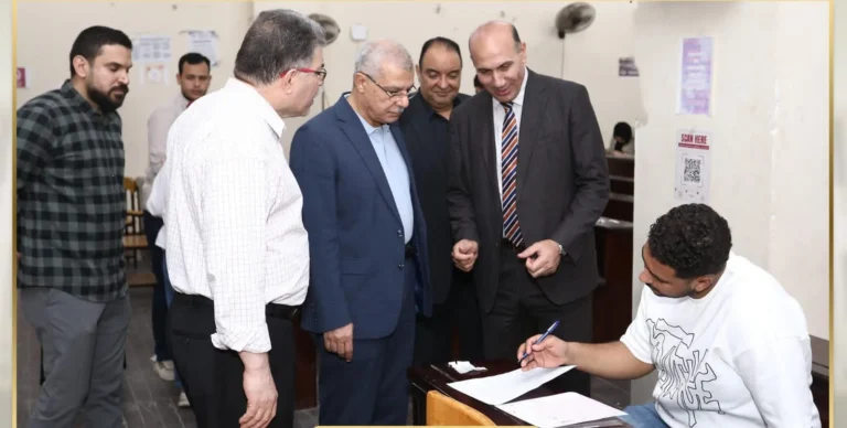 رئيس جامعة الزقازيق يتفقد امتحانات كلية الحاسبات والمعلومات