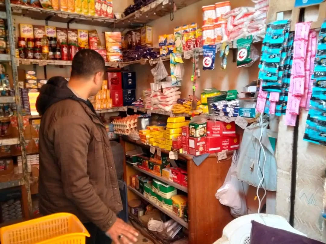 ضبط 1266 قطعة غذائية منتهية الصلاحية في مطروح