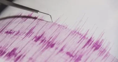 زلزال قوي يضرب إندونيسيا بقوة 6.7 درجة