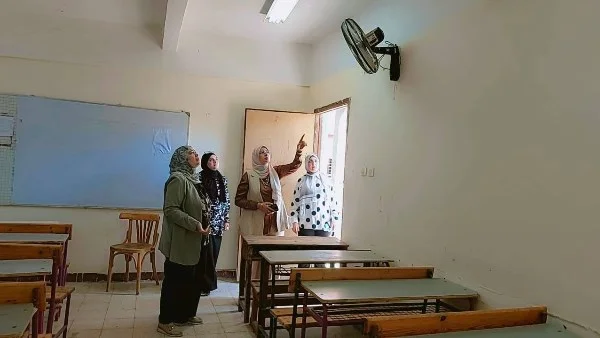 فحص مراوح لجان امتحانات الثانوية العامة لضمان التهوية