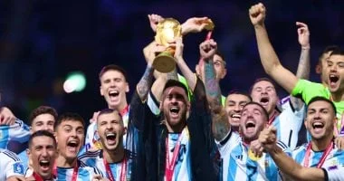 الأرجنتين تبدأ رحلة الدفاع عن اللقب أمام الجزائر