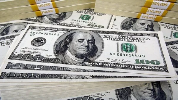 انهيار سعر الدولار في مصر ليقترب من 50 جنيهاً