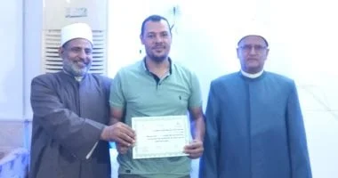 تسليم شهادات خريجي المركز الثقافي الإسلامي بسوهاج