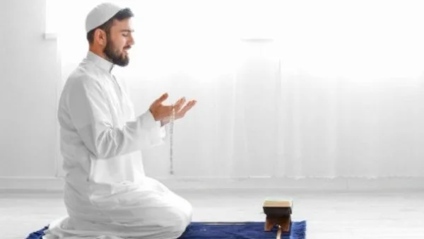 حكم تأخير الصلاة عن وقتها: فتوى لأمين الإفتاء