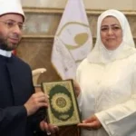 تكريم الحاجة وفاء محمد أبو سنة من وزير الأوقاف