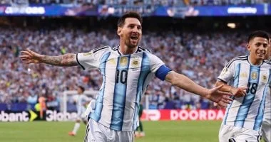 الأرجنتين تتفوق على الجزائر بهدف ميسي في الشوط الأول