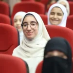 فوز الطالبة سندس بلقب بطل تحدي القراءة العربي