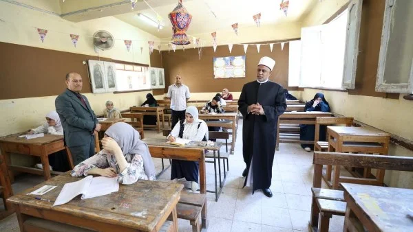 انتظام امتحان الفقه للقسم العلمي في الثانوية الأزهرية