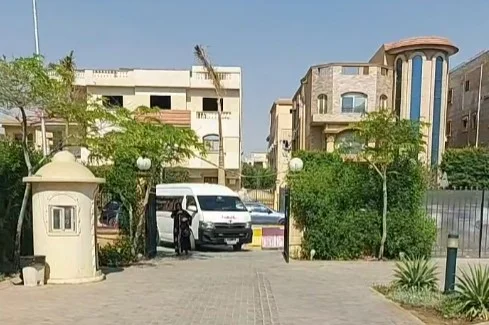وصول جثمان الفنان محمد مرزبان لمكان صلاة الجنازة