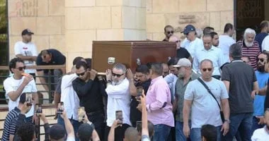 تشييع جثمان الفنان محمد مرزبان في جنازة مهيبة