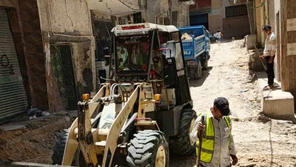 رصف 16 شارعًا بالعجمي لتحسين شبكة الطرق بالإسكندرية