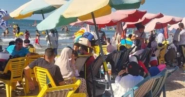 شواطئ رأس البر تستقبل الزوار رغم امتحانات الثانوية العامة