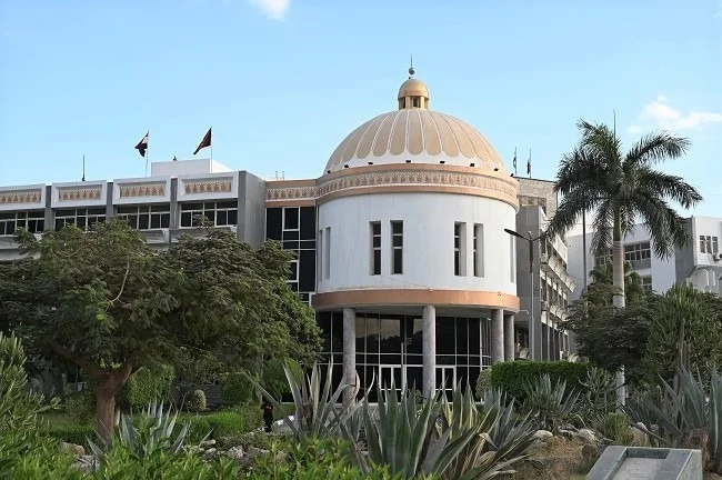 جامعة الفيوم تنظم قافلة طبية وتنموية في منشأة الجمال