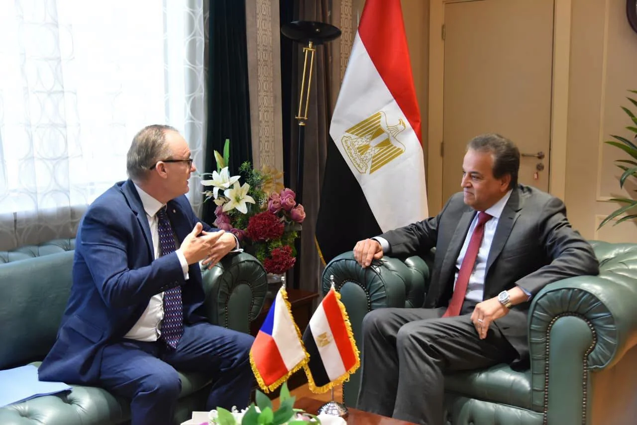تعزيز التعاون بين مصر والتشيك في تصنيع أسرة المستشفيات