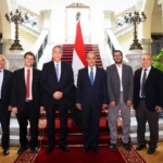 وزير الخارجية يلتقي الوفد الطبي العائد من تنزانيا وكينيا