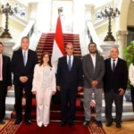 وزير الخارجية يلتقي الوفد الطبي المصري العائد من أفريقيا