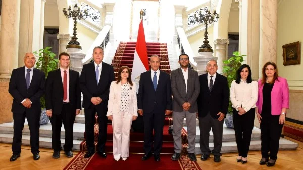 وزير الخارجية يلتقي الوفد الطبي المصري العائد من أفريقيا