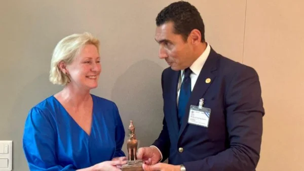 زيارة وزير الرياضة لمقر OECD في باريس